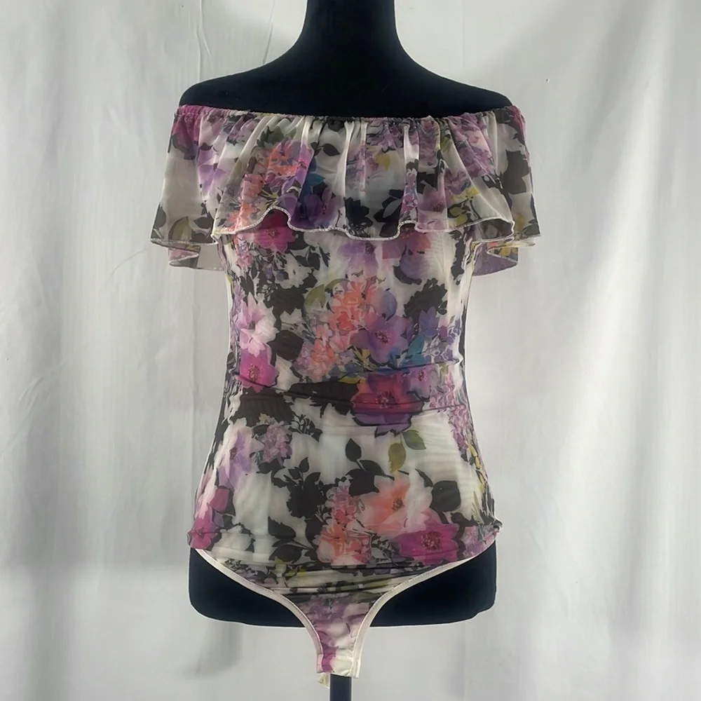 Bebe off the shoulder Floral top, blouse, ruffle,bodysuit, Size Medium - Picture 7 of 7